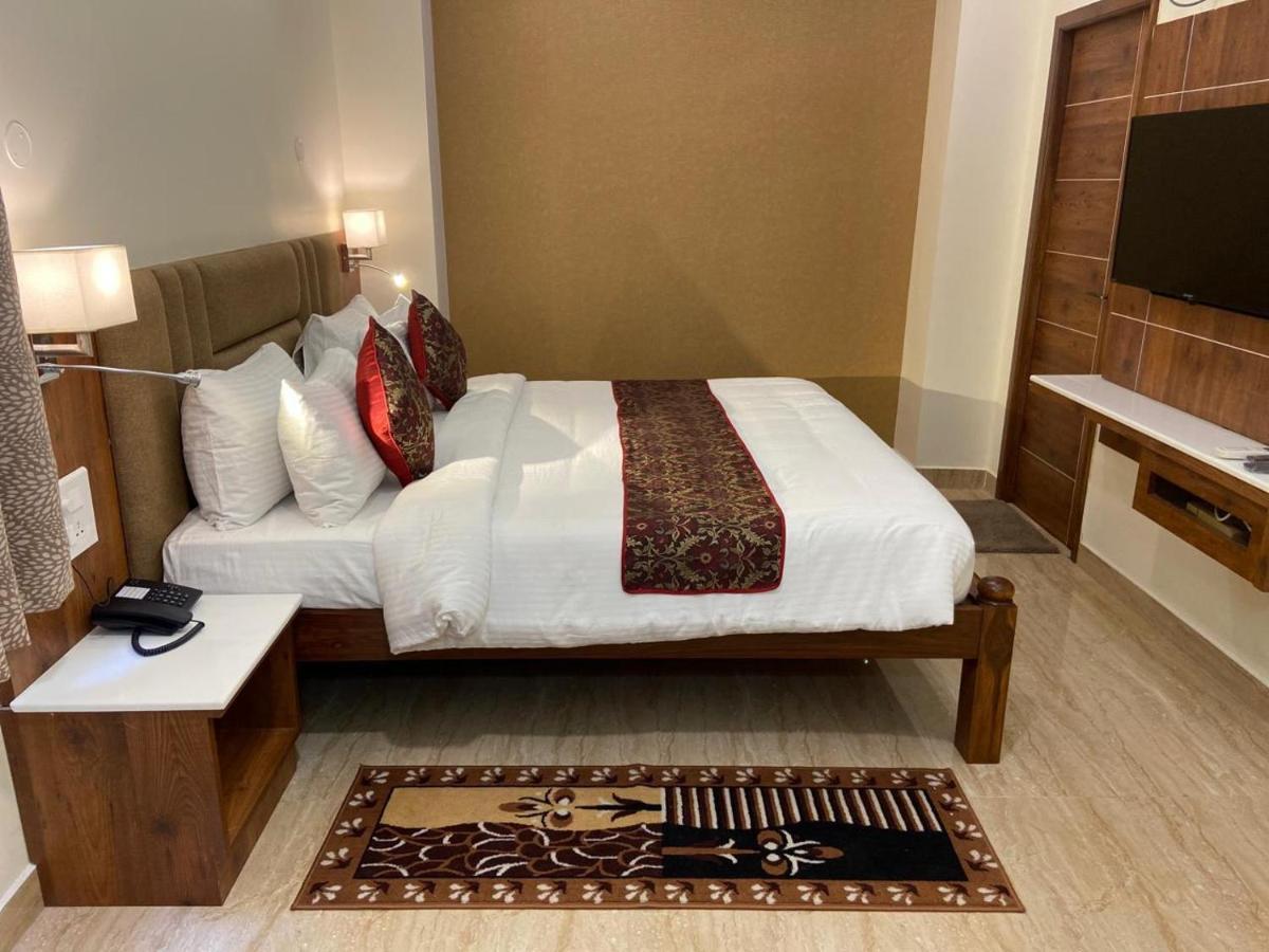 Le Shiv Executive Suite Theni Allinagaram Exterior foto