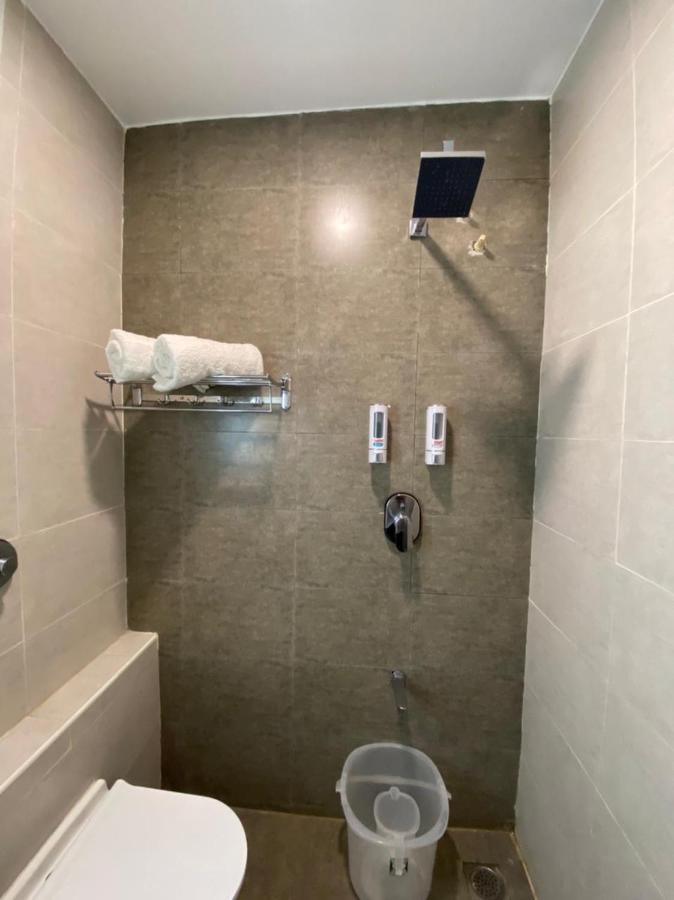 Le Shiv Executive Suite Theni Allinagaram Exterior foto