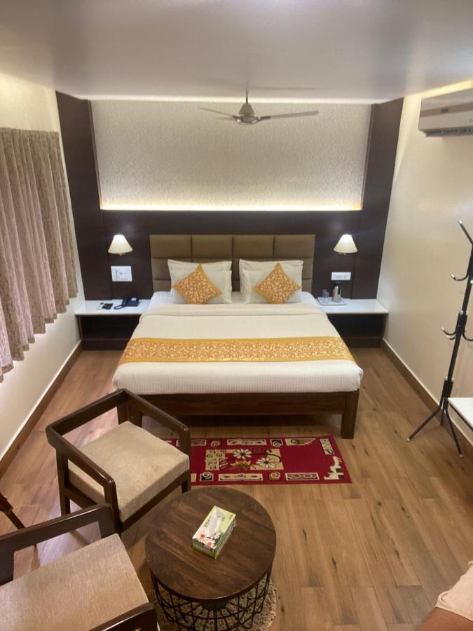 Le Shiv Executive Suite Theni Allinagaram Exterior foto