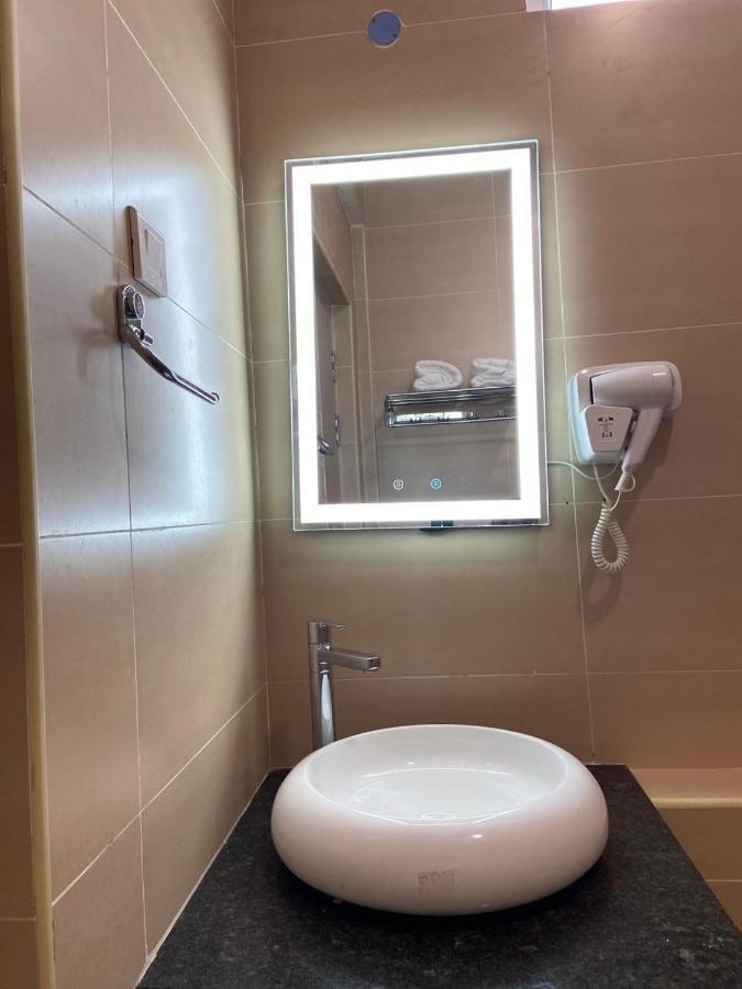 Le Shiv Executive Suite Theni Allinagaram Exterior foto