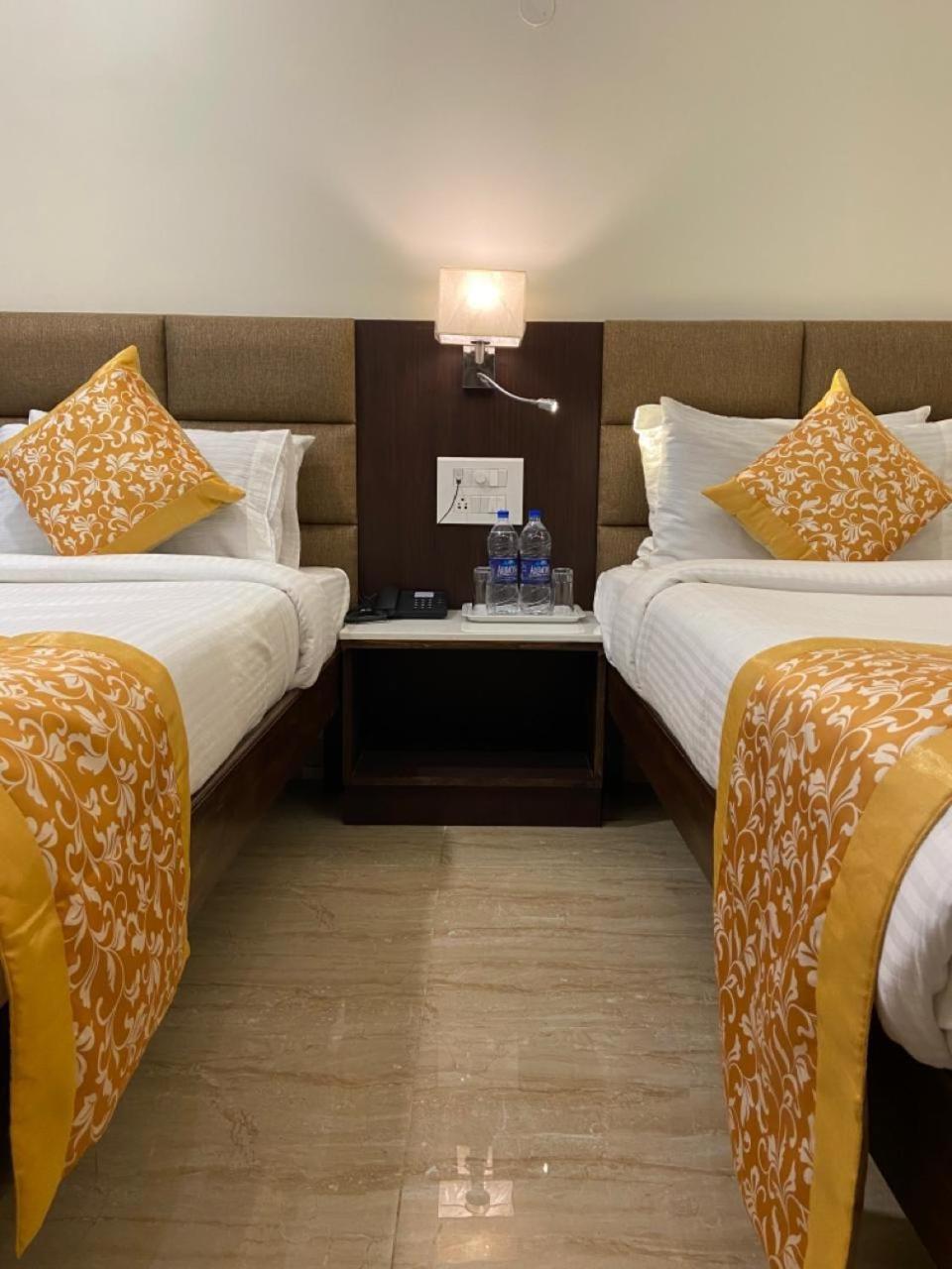 Le Shiv Executive Suite Theni Allinagaram Exterior foto